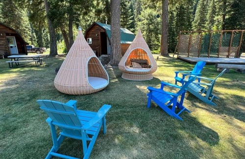 West Glacier Resort | Triple G’s Resort - Sky Dome 3