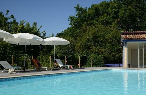Saint Palais House | Triple room-Ensuite with Bath-Garden view