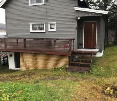 Lenvik House | Trivelig fritidshus på Årnes, Senja