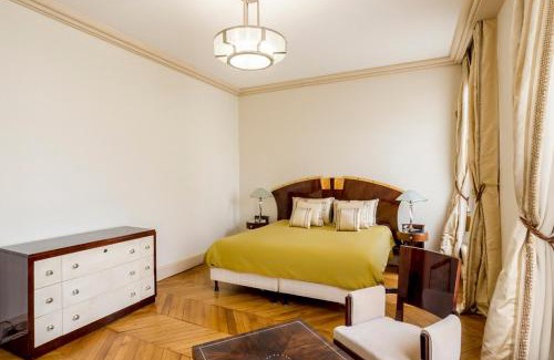 Chaillot Apartment | Trocadéro, Eiffel Tower, Luxury Apartment for 8p