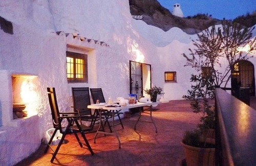 Guadix Cottage | Troglodyte House Cueva Almendro, Granada Province (Free WiFi)