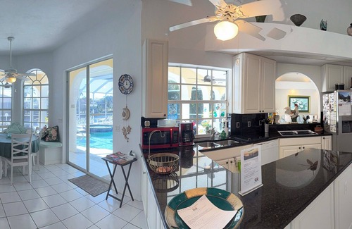 Cape Coral House | Tropical Bay - 3 Bed/2 B - Huge Pool Area, Spa South Exposure in Four Mile Cove