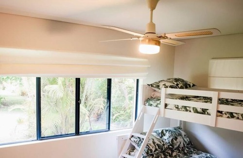 Dundowran Beach House | Tropical Beach Haven-Dundowran