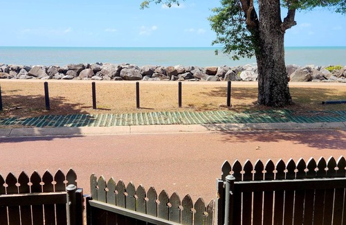 Cairns and Barrier Reef House | Tropical beach house