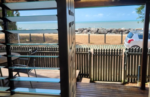 Cairns and Barrier Reef House | Tropical beach house