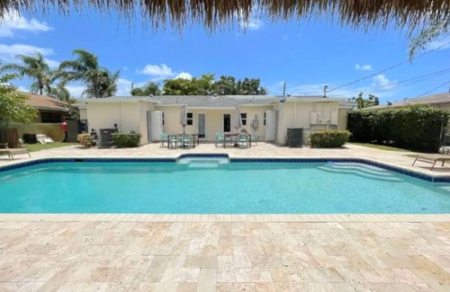 Royal Poinciana House | Tropical Breeze S 6 Guests-Heated Pool-Golf-Beach