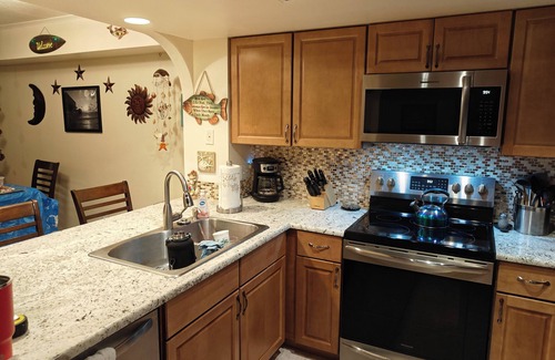 Key Shore House | Tropical Escape w/2 En Suites Steps to Beach Suites