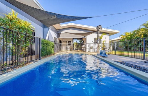 Zuccoli House | Tropical Guesthouse with Pool