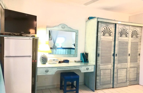 Morel Apartment | Tropical- MOLD THE OTHER-BORD