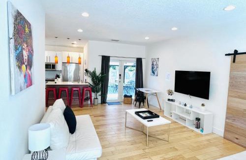 Liberty City House | Tropical Paradise 3BR Oasis with Heated Pool and Summer Kitchen