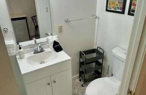 Mount Pleasant Apartment | Tropical Paradise by the Park