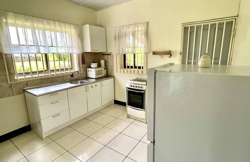 Paramaribo Apartment | Tropical Paradise in Paramaribo 3 - Room House