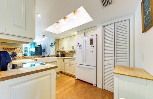 Stuart Cottage | Tropical Pool Oasis on 1/4 Acre by Downtown Stuart