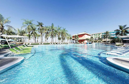 Fort Myers Beach Resort | Tropical Poolside Stay w/Outdoor Pool and Ocean Views Near Fort Myers Beach