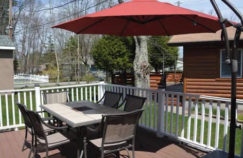 Monticello Cabin | Tropical vibes cabin w/access to private lake