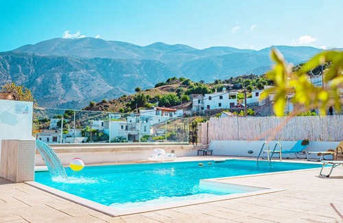 Kouroutai Apartment | Trouloto Pool Apartment