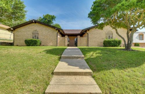Fort Worth Apartment | Tru Bohemian Benbrook Apt 9 Mi to Fort Worth!
