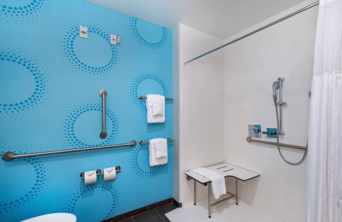 Lexington Hotel | Tru by Hilton University Medical Center