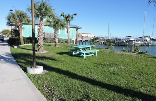 Fort Pierce Boat Rental | True on the water FL vacation! Extra's included! Fun marina with a lot to do!