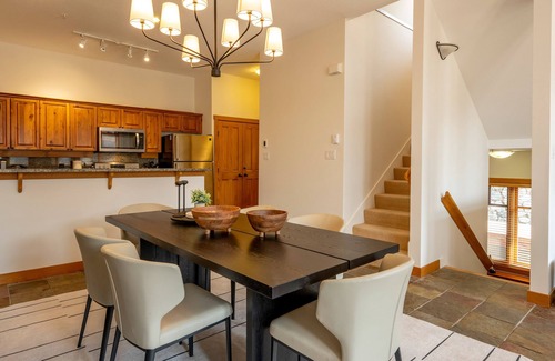 Nordic Estates House | True SKI IN/OUT | Updated 3.5BR | Hot Tub | Garage | Managed By Aloha Whistler