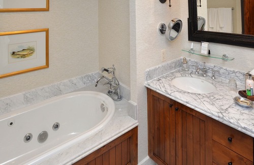 Avon Condo | True Ski In/out w FREE Lift Tickets! Views, Hot Tubs at Timbers Bachelor Gulch