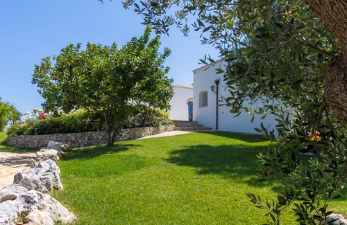 Ceglie Messapica Villa | Trullo l'oasi, Peacefull Pool Trullo in Apulia, wide outdoor spaces, bbq,parking