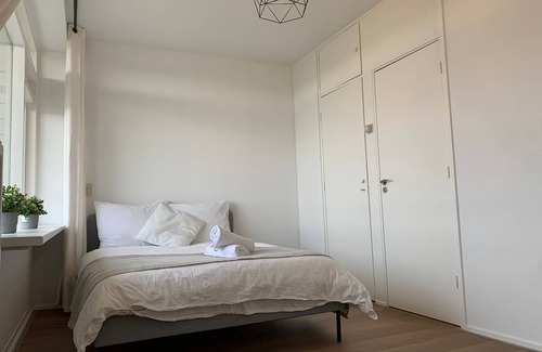 Municipality of Delft Bed & Breakfast | TU Delft-walk score 92 -Unesco- room 5 balcony