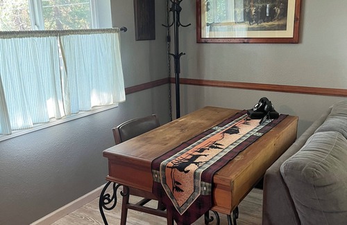 McCloud House | Tucci House - Cozy Historic Home - Sleeps 10