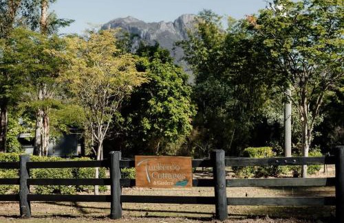 Rathdowney House | Tuckeroo Cottages - Rosella Cottage