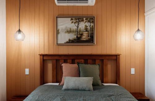 Rathdowney House | Tuckeroo Cottages - Rosella Cottage