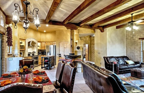 Drexel Heights House | Tucson Time Machine Journey–Enjoy Rooftop Sunsets & Wildlife Show