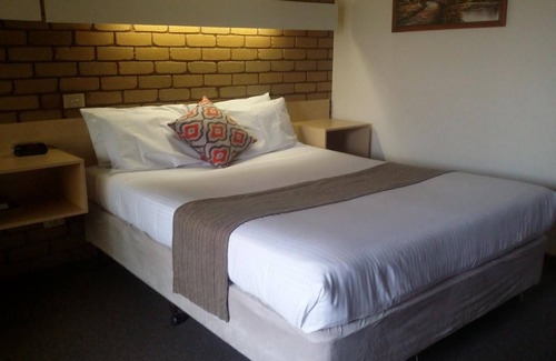 Shepparton Hotel | Tudor House Motel