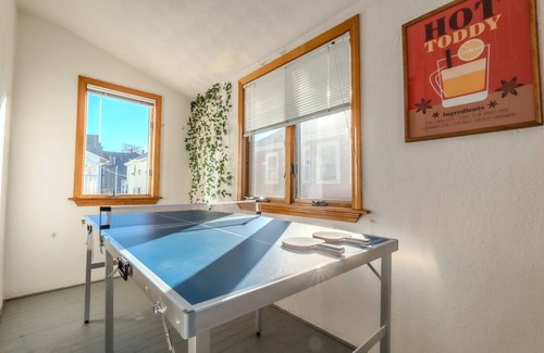 South Medford Apartment | Tufts 3bed home, 15min away from Harvard/Downtown Boston