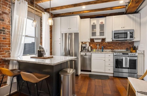 Portsmouth Apartment | Tugboat Vista 2 Bedroom Downtown Portsmouth