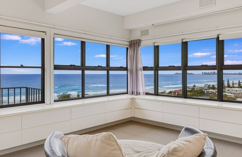 Tugun House | Tugun Hideaway - Modern, pet friendly beach house - Min. 3 Night Stays!