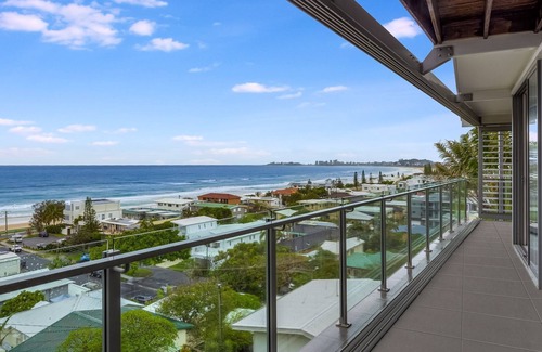 Tugun House | Tugun Hideaway - Modern, pet friendly beach house - Min. 3 Night Stays!