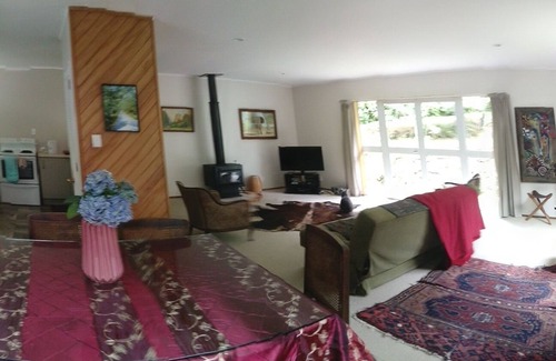 Kerikeri House | TUIS NEST- Private, yet central by river & Historical sites .8 nights stay min n