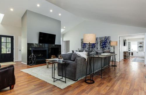 Old Town House | Turn the Page - Village of Pinehurst 3BR Getaway