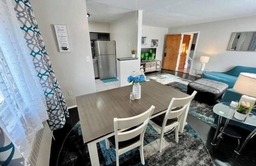 West Price Hill Apartment | Turquoise Tranquility 2 Bedroom Apartment 13 Minutes to Downtown