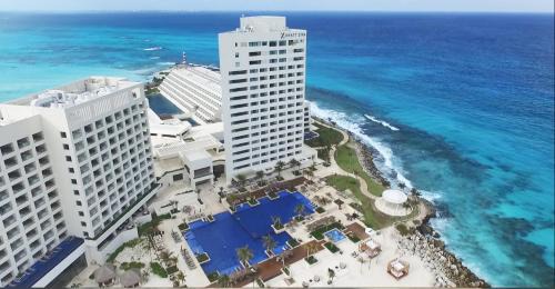 Punta Cancun Resort | Turquoize at Hyatt Ziva Cancun - Adults Only - All Inclusive