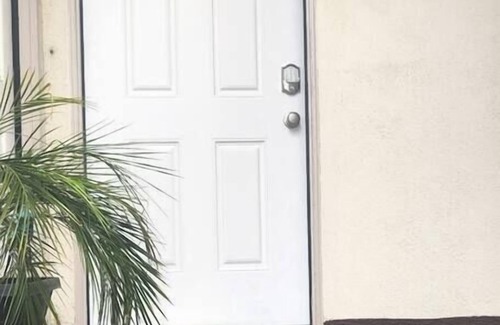 Belmont Shore Apartment | Turtle Den: Work & Play-Walk2Beach-2nd St-Pets OK!