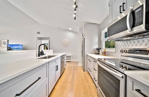Sanibel House | Turtle Tracks: Pool Home off West Gulf. Pets OK!