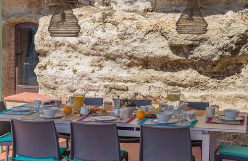 Poggibonsi Villa | Tuscan atmosphere in a wonderful villa for 8 with heated pool