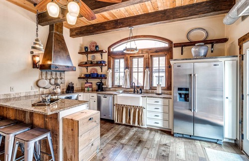 Eufaula Cottage | Tuscan feel with outdoor fireplace and cooking.