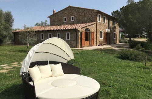 Manciano House | Tuscan Stone Farmhouse for 16 guests, amazing view, vineyards and olive trees