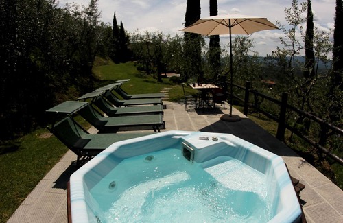 Loro Ciuffenna Villa | Tuscan villa in the Chianti hills