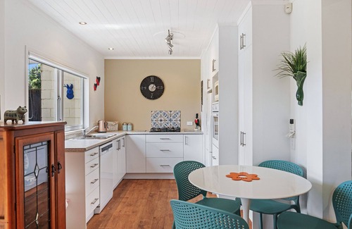 Waikanae House | Tutere Treasure - Waikanae Holiday Home