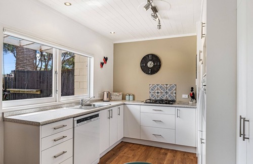 Waikanae House | Tutere Treasure - Waikanae Holiday Home