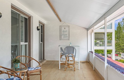 Tweed Heads Apartment | Tweed Paradise Unit 2 Rainbow Bay Beach just a 300m walk, easy walk to clubs and shops Wi-Fi is Inc.
