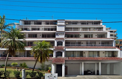 Tweed Heads Apartment | Tweed Paradise Unit 2 Rainbow Bay Beach just a 300m walk, easy walk to clubs and shops Wi-Fi is Inc.